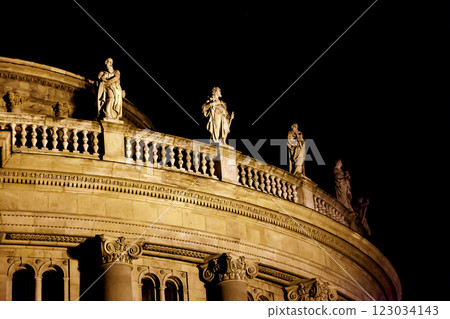 Roof of St. Stephen's Basilica in Budapest, night view 123034143