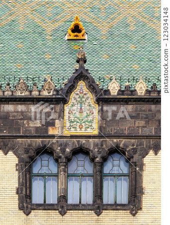 Facade of Museum of Applied arts in Budapest 123034148