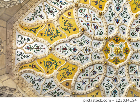 Ceiling of Museum of Applied arts in Budapest 123034154