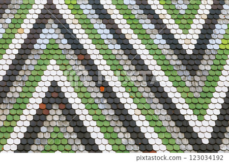 Mosaic roof tiles of St Stephen cathedral in Vienna 123034192