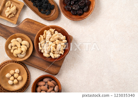 Mixed nuts Almonds Hazelnuts Cashews Walnuts Healthy Dried Fruit Flavored mixed nuts ナッツ 123035340