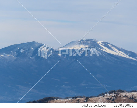 嚴冬的霧峰(從鷲峰山頂望向淺間山) 嚴冬的霧峰(從鷲峰山頂望向淺間山) 123039093