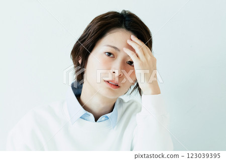 一位年輕女士的畫像 123039395