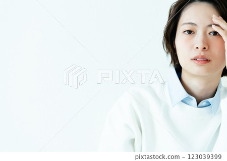 A portrait of a young lady 123039399