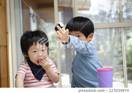 一個孩子 一個孩子 123039974