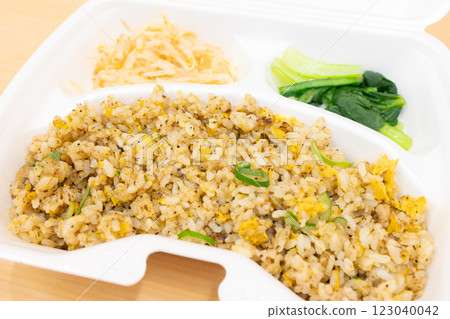 Delicious minced chicken and black pepper fried rice Delicious minced chicken and black pepper fried rice 123040042