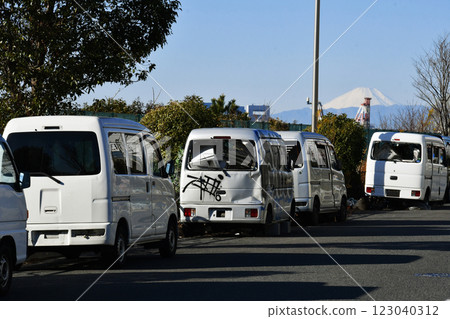 廢棄的汽車和富士山 05 廢棄的汽車和富士山 05 123040312