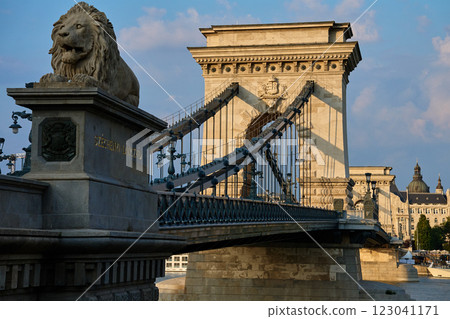 Szechenyi Chain bridge in Budapest at Sunset. Famous bridge over Danube river connecting Buda and Pest. Historical architecture in Hungary 123041171