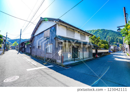 [Important Preservation District for Groups of Traditional Buildings] Izushi Otemachi Street Scene 1 Toyooka City, Hyogo Prefecture 123042111