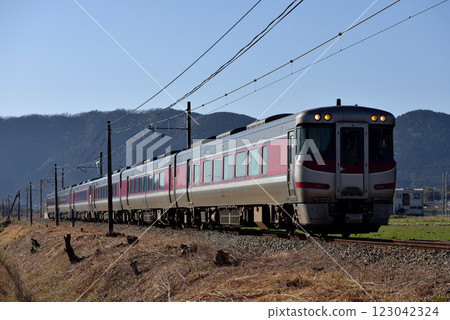 播但線運行的Kiha189系列特快列車「濱風」1號 123042324