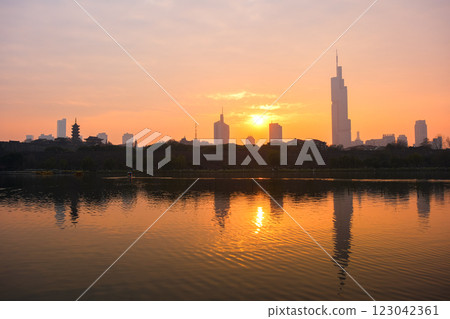 黃昏的玄武湖，南京，中國 123042361