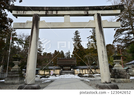 Winter torii 123042652