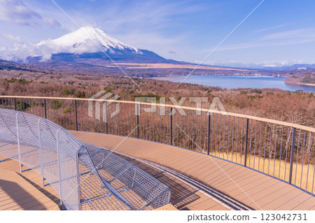 [山梨縣] 從新裝修的明神山觀景台遠眺富士山 123042731
