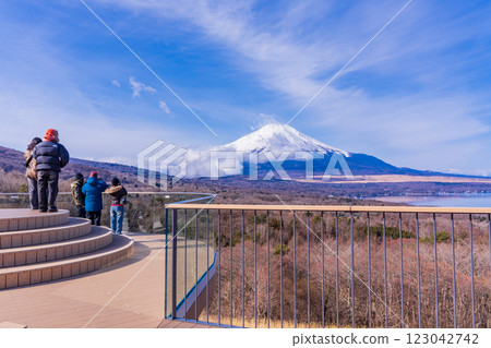 [山梨縣] 從新裝修的明神山觀景台遠眺富士山 123042742