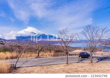[Yamanashi Prefecture] View of Mt. Fuji from the newly renovated Myojinyama Panorama Deck 123042746