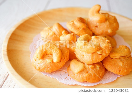 Delicious macadamia nut cookies Delicious macadamia nut cookies 123043081