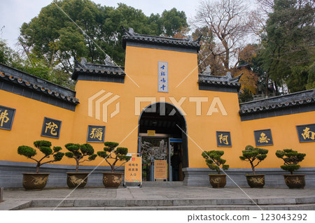 中國南京慶明寺的山門 中國南京慶明寺的山門 123043292