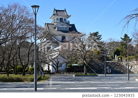 The exterior of Nagahama Castle History Museum (Toyo Park) The exterior of Nagahama Castle History Museum (Toyo Park) 123043935