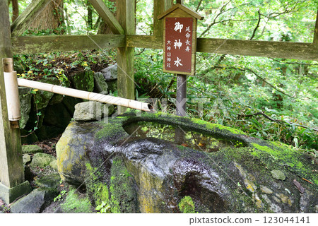 Tottori Prefecture, Mt. Ogamiyama Shrine, sacred water Tottori Prefecture, Mt. Ogamiyama Shrine, sacred water 123044141