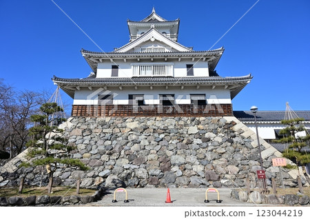 Nagahama Castle Historical Museum (Toyo Park) and a clear sky Nagahama Castle Historical Museum (Toyo Park) and a clear sky 123044219