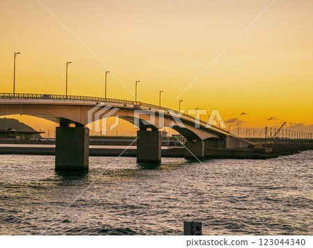 Bridge to the artificial island 123044340