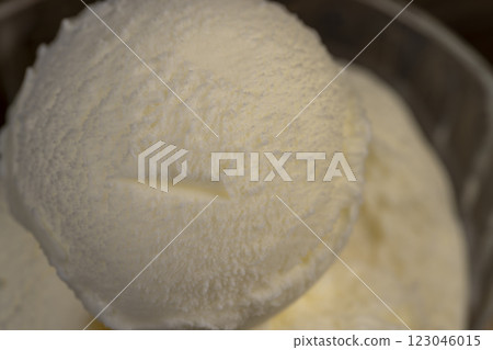creamy balls of fresh white ice cream in a glass 123046015