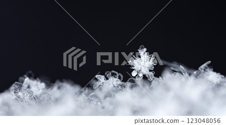 natural snowflakes on snow, winter natural snowflakes on snow, winter 123048056
