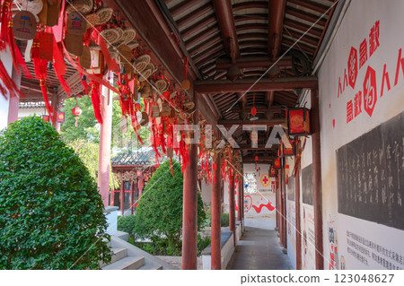 中國 上海 水鄉,七寶古鎮,七來鐘 中國 上海 水鄉,七寶古鎮,七來鐘 123048627