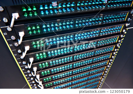 Telephone hybrid peer-to-peer exchanges 123050179