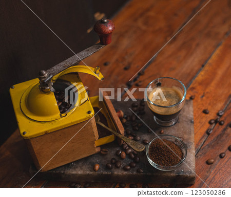 freshly ground coffee freshly ground coffee 123050286