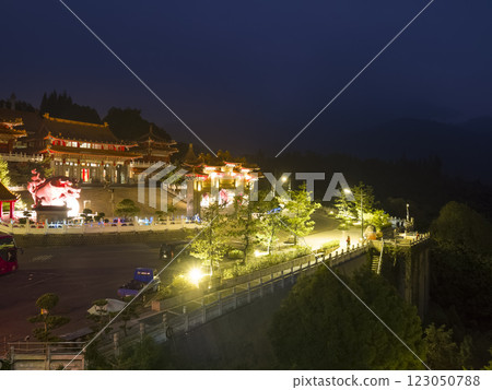 台灣日月潭文武廟夜景 台灣日月潭文武廟夜景 123050788