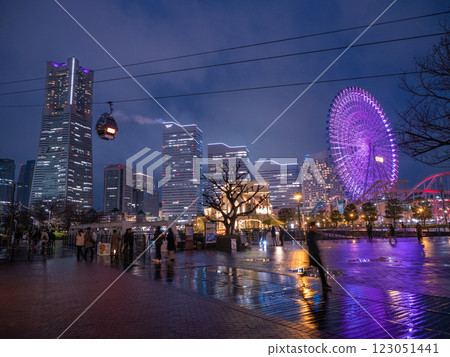 Night view of Yokohama Minato Mirai 123051441