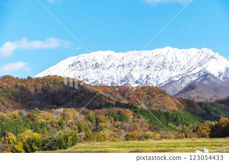 Autumn foliage in Oku-Daisen and snow-capped Mt. Daisen Autumn foliage in Oku-Daisen and snow-capped Mt. Daisen 123054433
