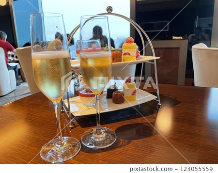 酒吧的香檳 酒吧的香檳 123055559