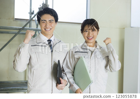 people working in the field 123055878