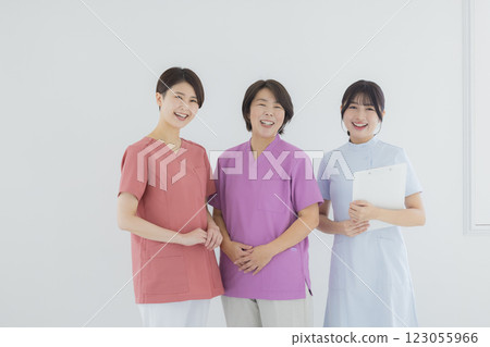 Medical staff, nurses, young women, healthcare workers 123055966