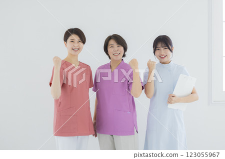Medical staff, nurses, young women, healthcare workers 123055967