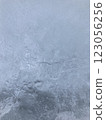融化的冰特寫，垂直方向 123056256