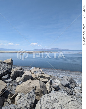 Scenic View of the Great Salt Lake with Rocky Shoreline and Clear Blue Sky. 123056469
