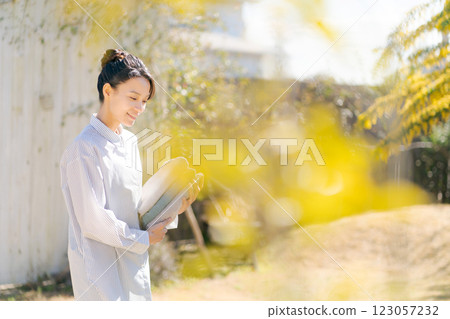 洗衣的女人 123057232