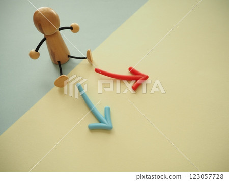 Doll and arrow, fork, path forward, image 123057728