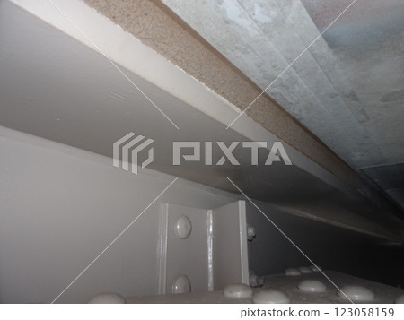 The boundary between the deck and the main girder of a road bridge The boundary between the deck and the main girder of a road bridge 123058159