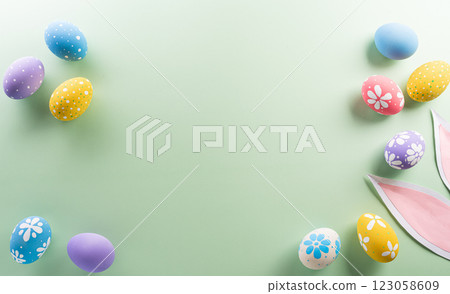 Easter party concept. Top view of easter bunny ears and colorful eggs on pastel background with copyspace for the text. 123058609