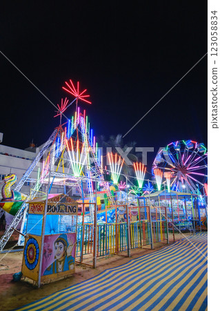 India_Amusement park scenery 123058834