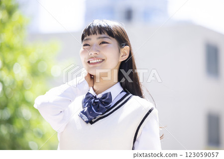 High school girl portrait 123059057