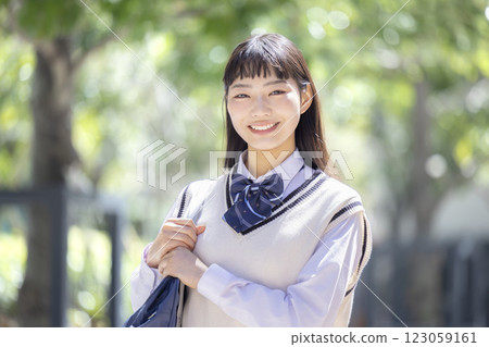 High school girl portrait 123059161