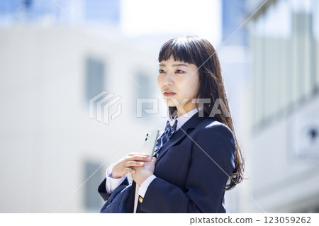 有智能手機的女學生 123059262