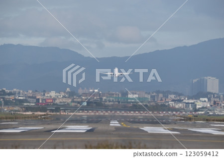 737-800, airplane, aeroplane 123059412
