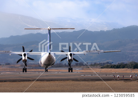 從仙台國際機場起飛的螺旋槳飛機 123059585