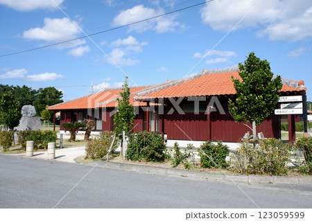 沖繩縣伊是名島在伊是名小學舊址興建的旅遊交流設施 123059599